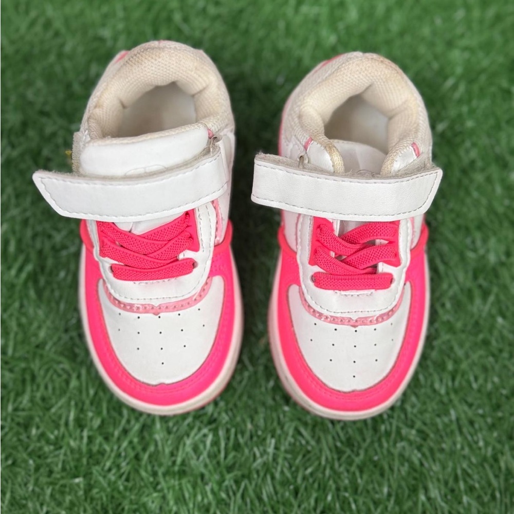 Ecko Kids Sneakers in Pink and White Size 5‎